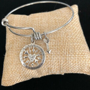 LA‎ Fashion Jewelry Silver Tone Follow Your Arrow Wherever It Points Bracelet OS